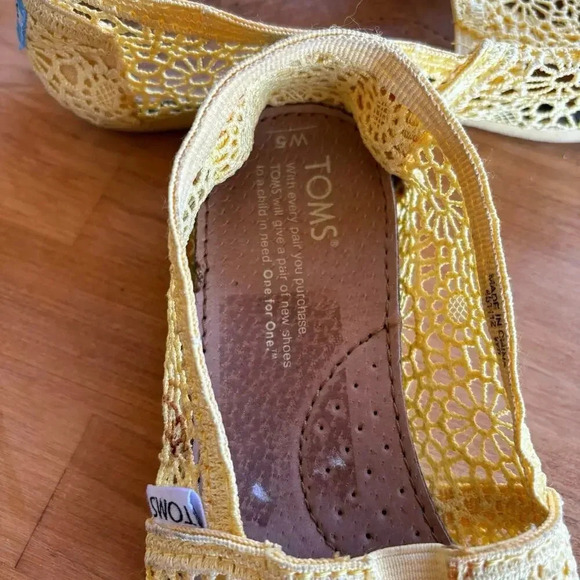 Yellow embroidered eyelet Tom’s girls women’s 5 - Picture 6 of 7